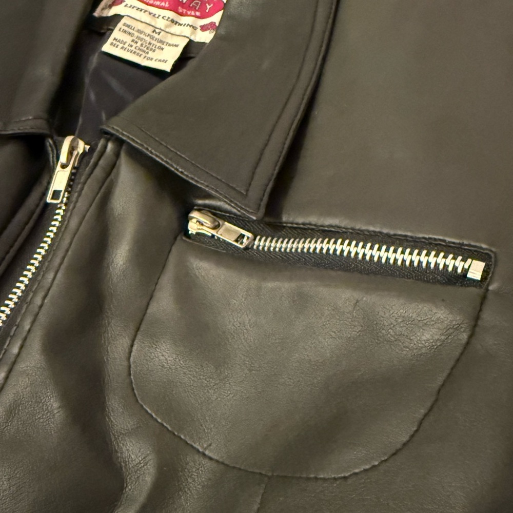 Stylish Black Leather Vest with Zipper Accents - Picture 6 of 6